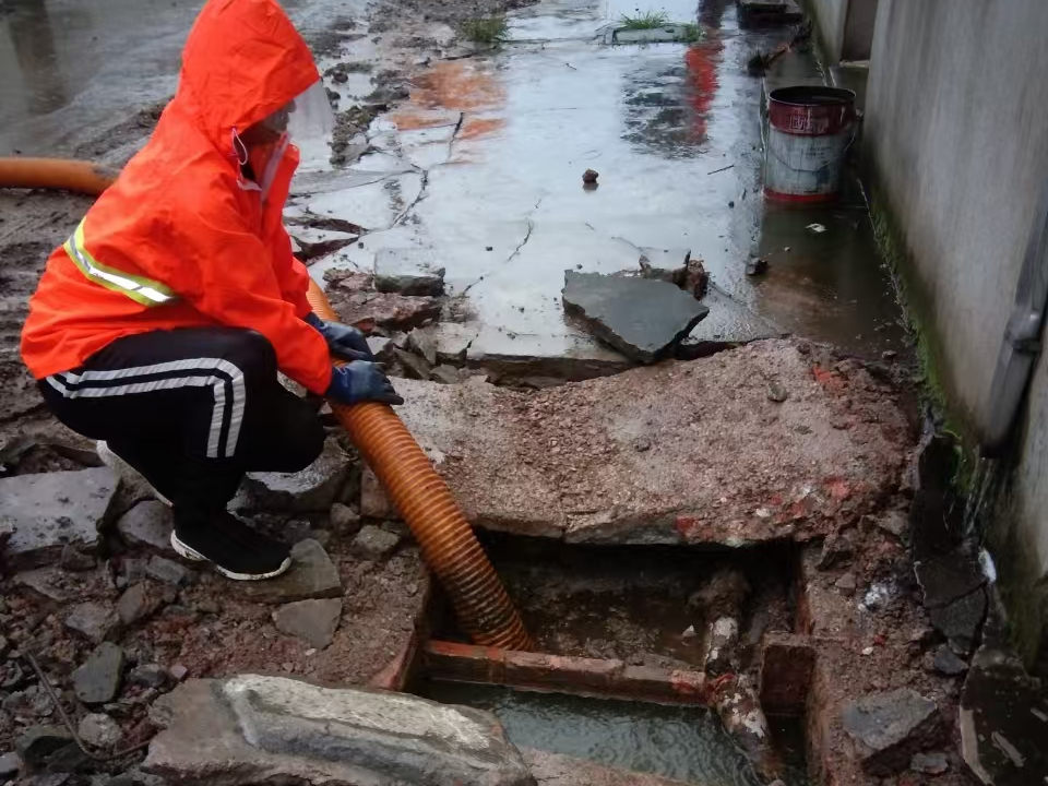 东澳镇专业清理污水池 炜誉市政以规范流程守护城市 “肠道”